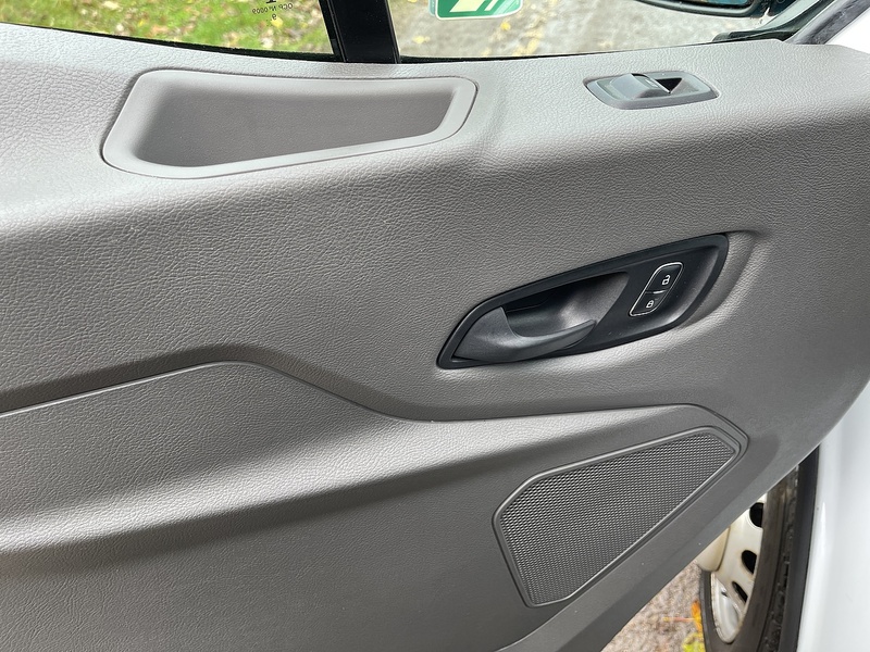 Ford Transit 2.0 460 EcoBlue Leader RWD L4 H3 Euro 6 (s/s) 5dr (17 Seat, DRW) - U401