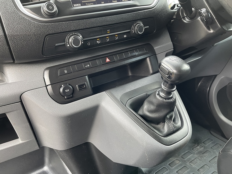 Vauxhall Vivaro 1.5 Turbo D 2900 Dynamic L2 H1 Euro 6 (s/s) 6dr - U405