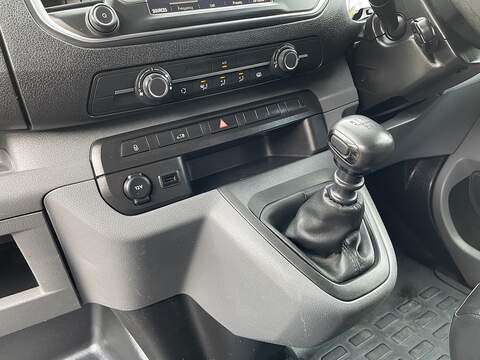 Vauxhall Vivaro 1.5 Turbo D 2900 Dynamic L2 H1 Euro 6 (s/s) 6dr - U405