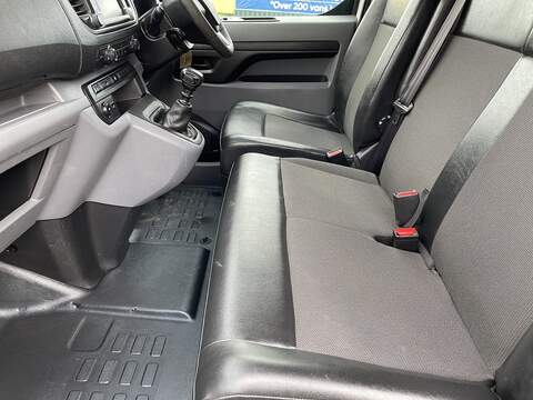 Vauxhall Vivaro 1.5 Turbo D 2900 Dynamic L2 H1 Euro 6 (s/s) 6dr - U405