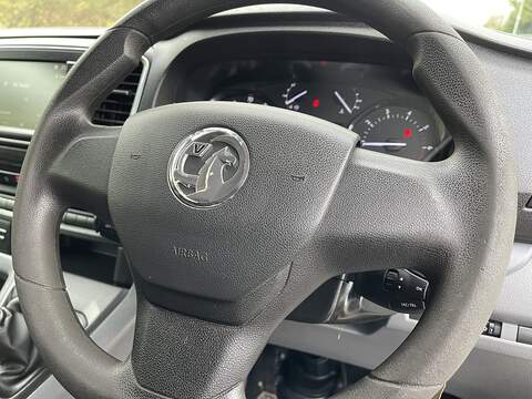 Vauxhall Vivaro 1.5 Turbo D 2900 Dynamic L2 H1 Euro 6 (s/s) 6dr - U405
