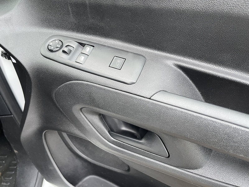 Peugeot Partner 1.5 BlueHDi 1000 Professional Standard Panel Van SWB Euro 6 (s/s) 5dr - U406