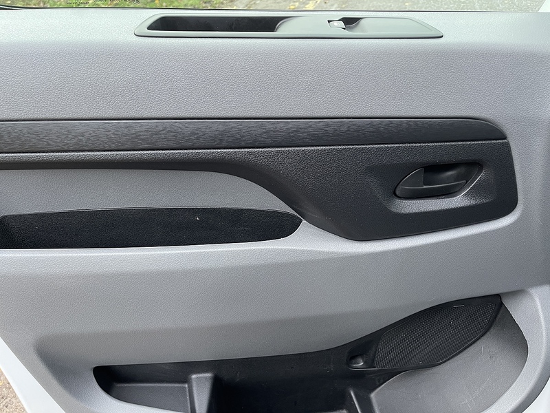 Peugeot Expert 1.5 BlueHDi 1000 Professional Premium Standard Panel Van MWB Euro 6 (s/s) 6dr - U408