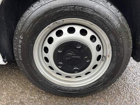 Peugeot Expert 1.5 BlueHDi 1000 Professional Premium Standard Panel Van MWB Euro 6 (s/s) 6dr - U408