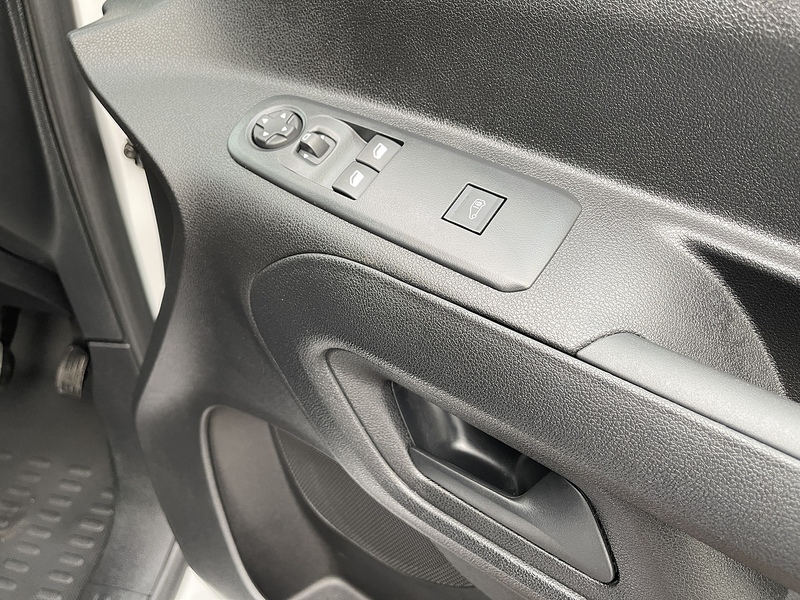 Peugeot Partner 1.5 BlueHDi 1000 Professional Standard Panel Van SWB Euro 6 (s/s) 5dr - U409