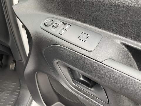 Peugeot Partner 1.5 BlueHDi 1000 Professional Standard Panel Van SWB Euro 6 (s/s) 5dr - U409