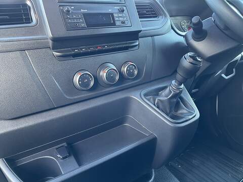 Renault Master 2.3 dCi ENERGY 35 Business LoLoader Luton 2dr Diesel Manual FWD LWB Euro 6 (s/s) (145 bhp) - U413