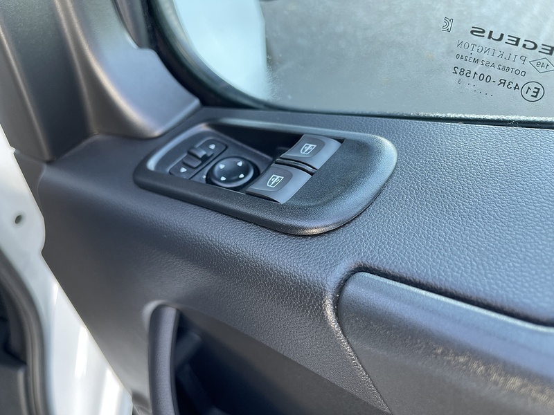 Renault Master 2.3 dCi ENERGY 35 Business LoLoader Luton 2dr Diesel Manual FWD LWB Euro 6 (s/s) (145 bhp) - U413