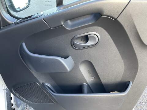 Renault Master 2.3 dCi ENERGY 35 Business LoLoader Luton 2dr Diesel Manual FWD LWB Euro 6 (s/s) (145 bhp) - U413