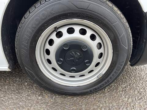 Peugeot Expert 2.0 BlueHDi 1400 Professional Standard Panel Van MWB Euro 6 (s/s) 6dr - U418