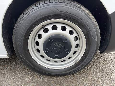 Peugeot Expert 2.0 BlueHDi 1400 Professional Standard Panel Van MWB Euro 6 (s/s) 6dr - U418