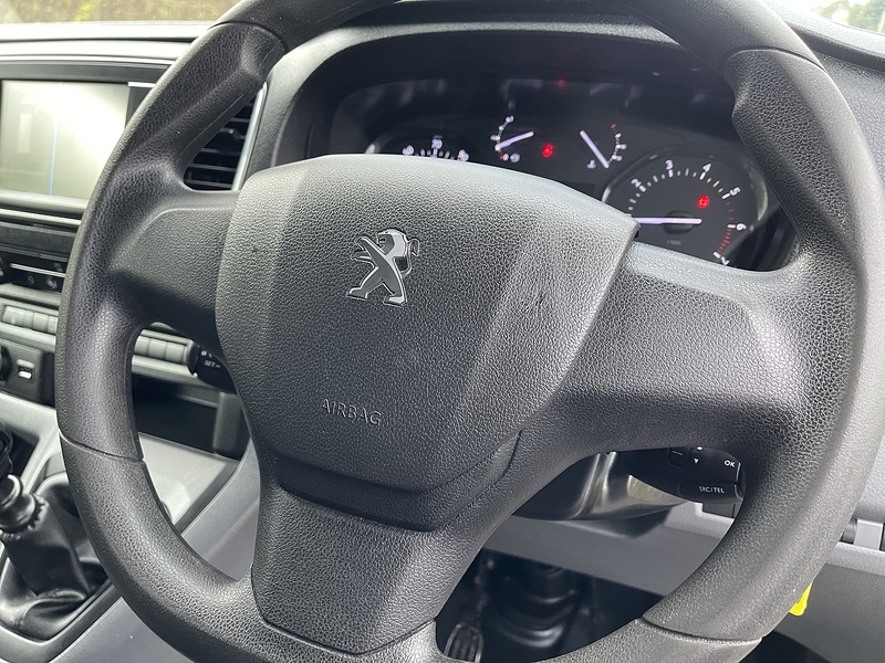 Peugeot Expert 2.0 BlueHDi 1400 Professional Standard Panel Van MWB Euro 6 (s/s) 6dr - U418