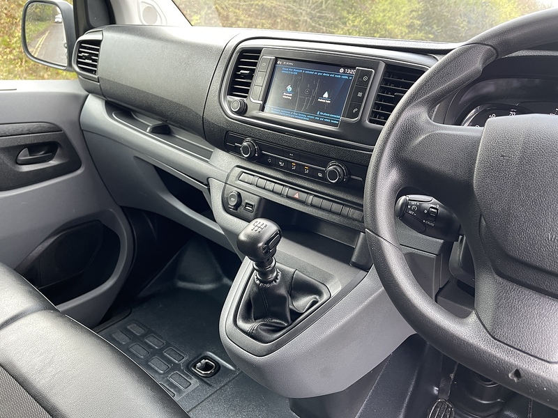 Peugeot Expert 2.0 BlueHDi 1400 Professional Standard Panel Van MWB Euro 6 (s/s) 6dr - U418