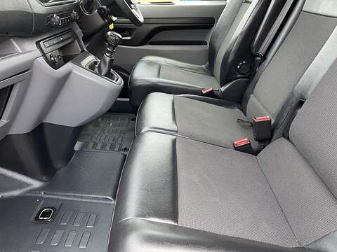 Peugeot Expert 2.0 BlueHDi 1400 Professional Standard Panel Van MWB Euro 6 (s/s) 6dr - U418