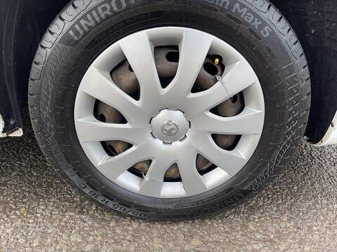 Vauxhall Vivaro 1.6 CDTi 2900 Sportive Panel Van 5dr Diesel Manual L2 H1 Euro 6 (120 ps) - U425