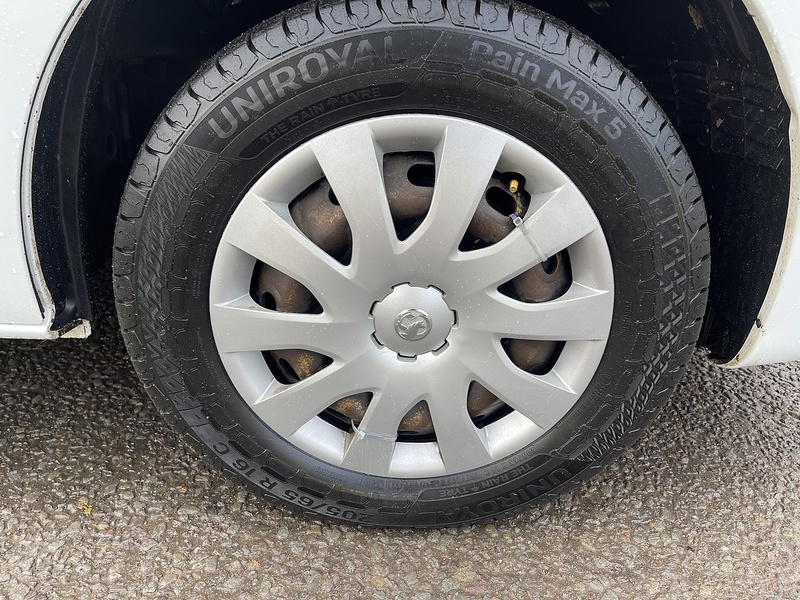 Vauxhall Vivaro 1.6 CDTi 2900 Sportive Panel Van 5dr Diesel Manual L2 H1 Euro 6 (120 ps) - U425