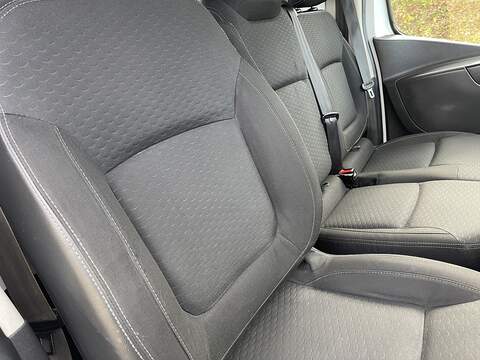 Vauxhall Vivaro 1.6 CDTi 2900 Sportive Panel Van 5dr Diesel Manual L2 H1 Euro 6 (120 ps) - U425