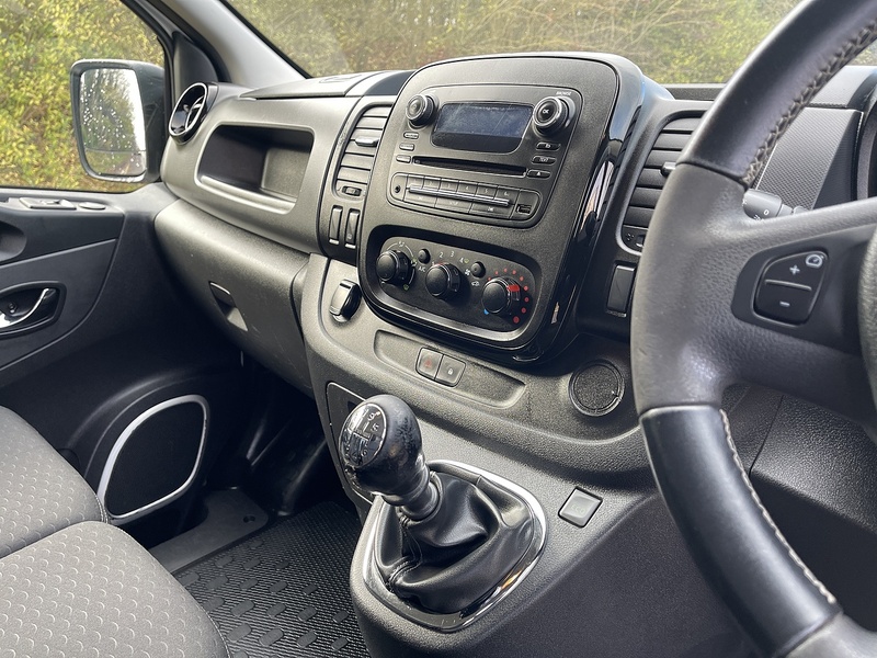 Vauxhall Vivaro 1.6 CDTi 2900 Sportive Panel Van 5dr Diesel Manual L2 H1 Euro 6 (120 ps) - U425