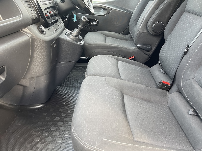 Vauxhall Vivaro 1.6 CDTi 2900 Sportive Panel Van 5dr Diesel Manual L2 H1 Euro 6 (120 ps) - U425