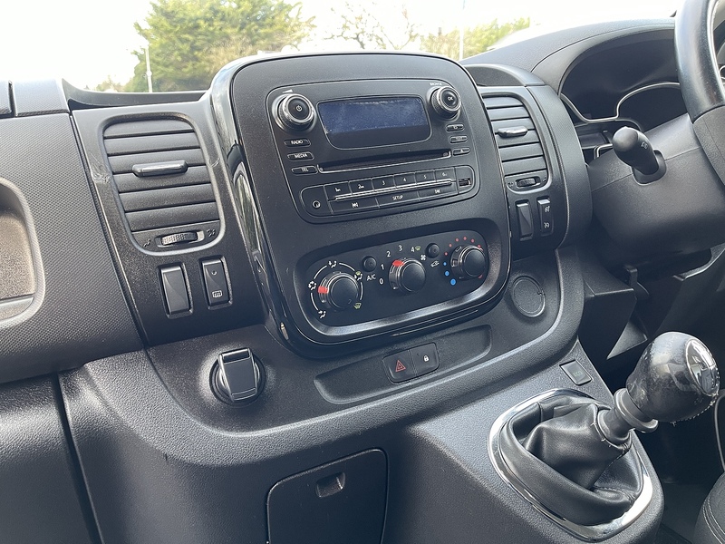 Vauxhall Vivaro 1.6 CDTi 2900 Sportive Panel Van 5dr Diesel Manual L2 H1 Euro 6 (120 ps) - U425