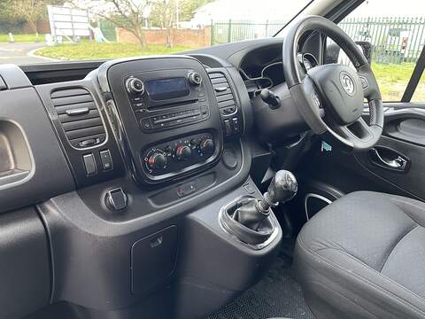 Vauxhall Vivaro 1.6 CDTi 2900 Sportive Panel Van 5dr Diesel Manual L2 H1 Euro 6 (120 ps) - U425