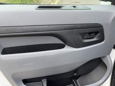 Vauxhall Vivaro Electric 3100 50kWh Dynamic Auto L1 H1 5dr - U438