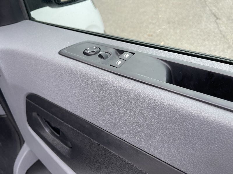 Vauxhall Vivaro Electric 3100 50kWh Dynamic Auto L1 H1 5dr - U438