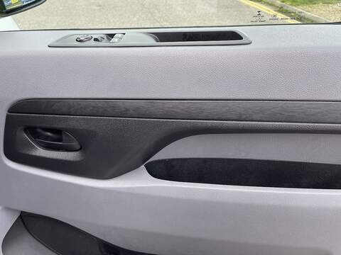 Vauxhall Vivaro Electric 3100 50kWh Dynamic Auto L1 H1 5dr - U438