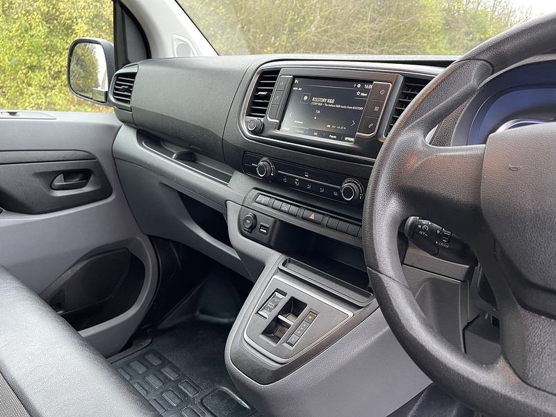 Vauxhall Vivaro Electric 3100 50kWh Dynamic Auto L1 H1 5dr - U438