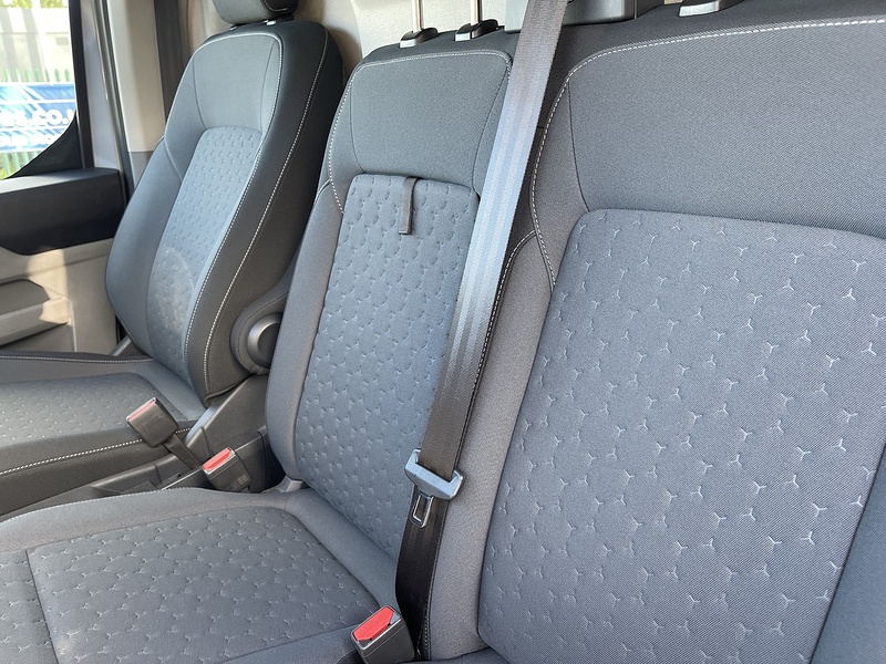 Ford E-Transit Custom 320 65kWh Limited Auto L1 H1 5dr - U443