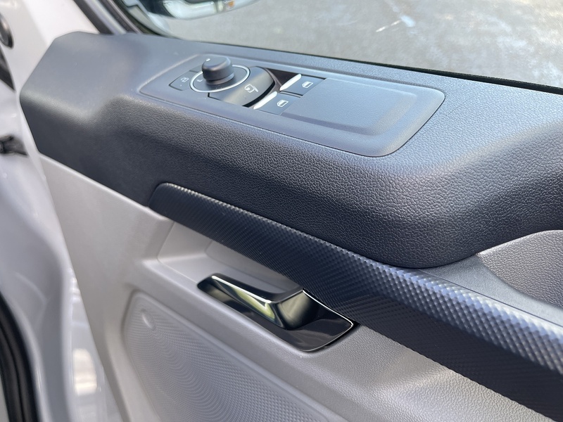 Ford E-Transit Custom 320 65kWh Limited Auto L1 H1 5dr - U443