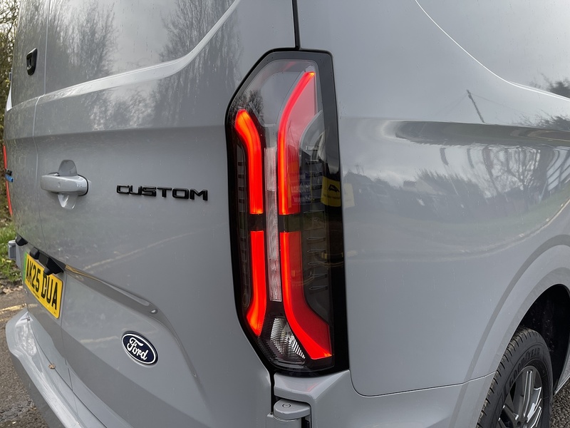 Ford E-Transit Custom 320 65kWh Limited Auto L1 H1 5dr - U443