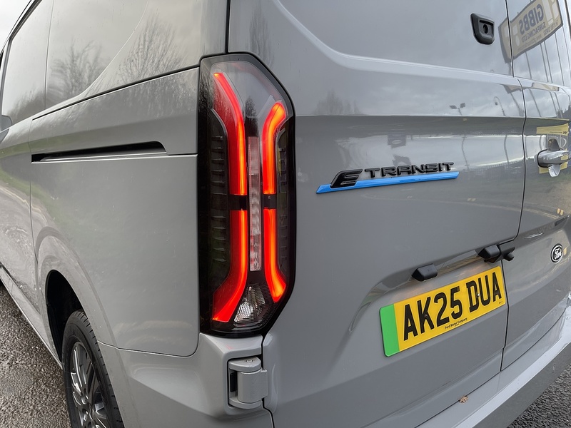 Ford E-Transit Custom 320 65kWh Limited Auto L1 H1 5dr - U443