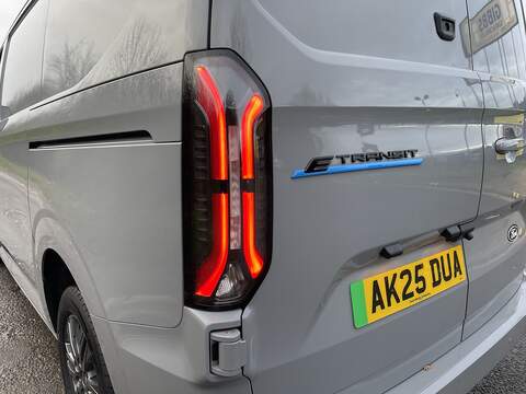 Ford E-Transit Custom 320 65kWh Limited Auto L1 H1 5dr - U443