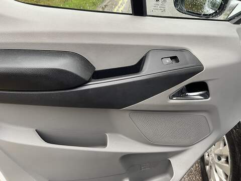 MAXUS Deliver 9 2.0 D20 LUX FWD L3 H2 Euro 6 (s/s) 5dr - U457