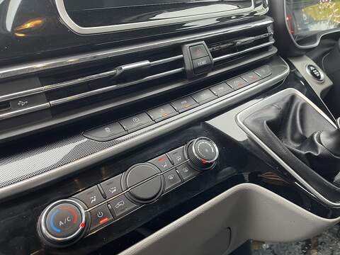 MAXUS Deliver 9 2.0 D20 LUX FWD L3 H2 Euro 6 (s/s) 5dr - U457