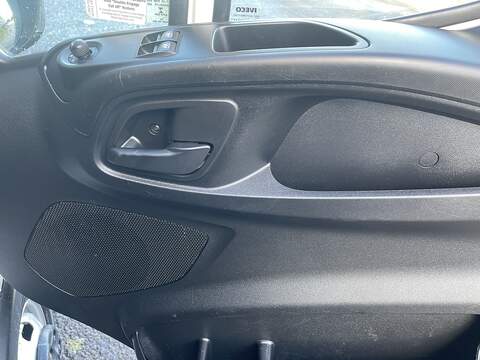 Iveco Daily 2.3D HPI 14V 35C 3750 L3 Euro 6 (s/s) 4dr (DRW) - U461