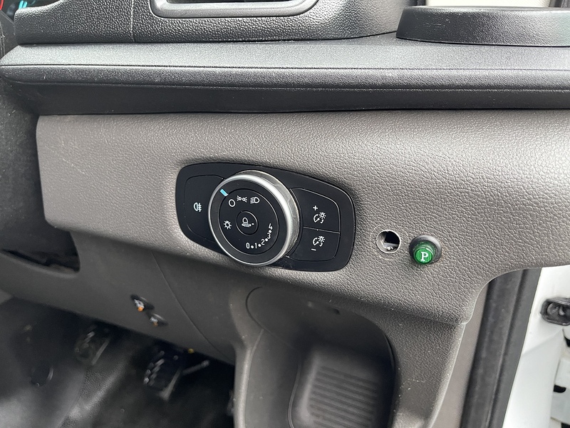 Ford Transit 130ps 350 L3  Double Cab RWD Tipper RWD 2.0 4dr Tipper Manual Diesel - U463