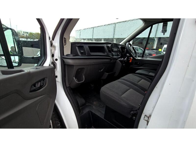 Ford Transit 350 LUTON L4 H1 FWD 130PS Leader - U464