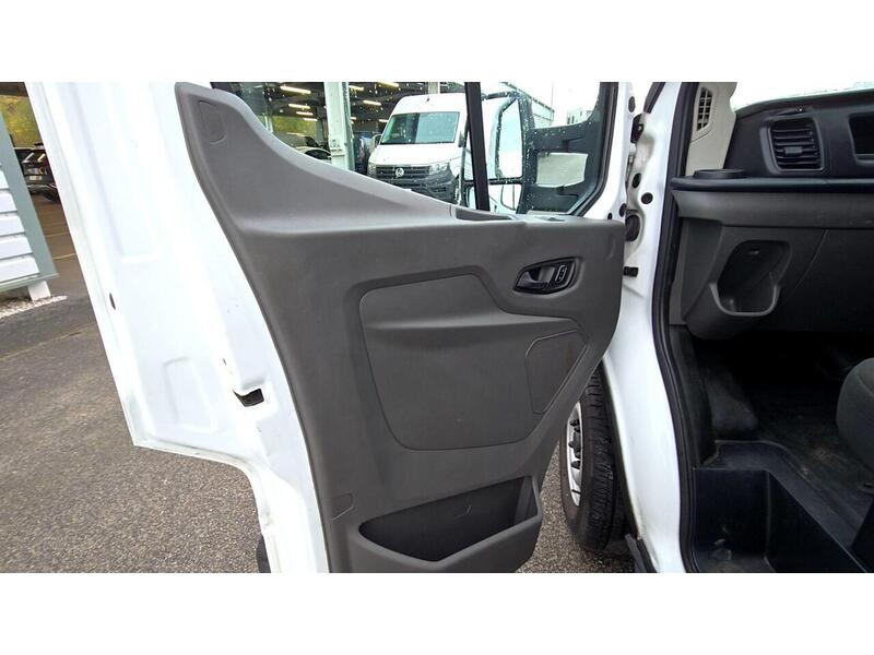 Ford Transit 350 LUTON L4 H1 FWD 130PS Leader - U464