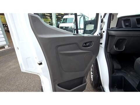 Ford Transit 350 LUTON L4 H1 FWD 130PS Leader - U464