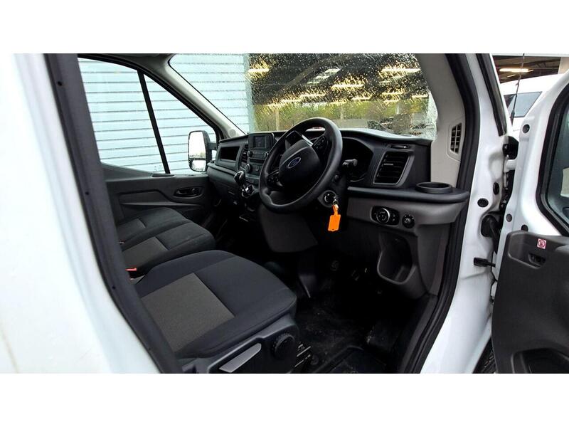 Ford Transit 350 LUTON L4 H1 FWD 130PS Leader - U464