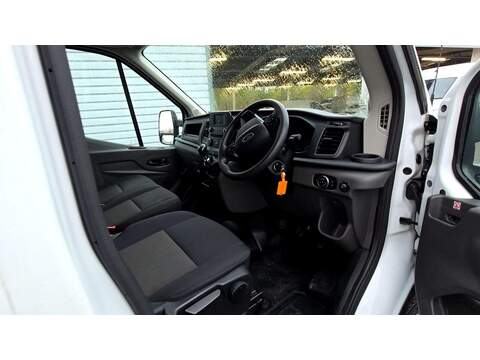 Ford Transit 350 LUTON L4 H1 FWD 130PS Leader - U464