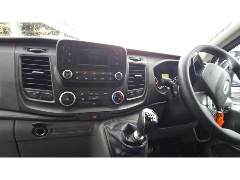 Ford Transit 350 LUTON L4 H1 FWD 130PS Leader - U464