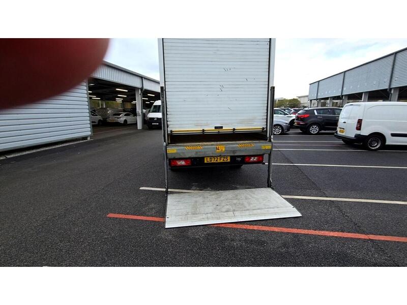 Ford Transit 350 LUTON L4 H1 FWD 130PS Leader - U464