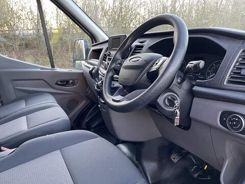 Ford Transit 350 LUTON L4 H1 FWD 130PS Leader - U464