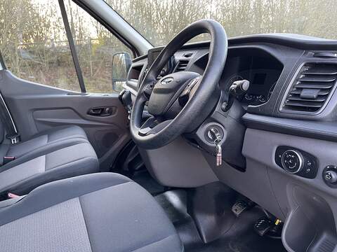Ford Transit 350 LUTON L4 H1 FWD 130PS Leader - U464