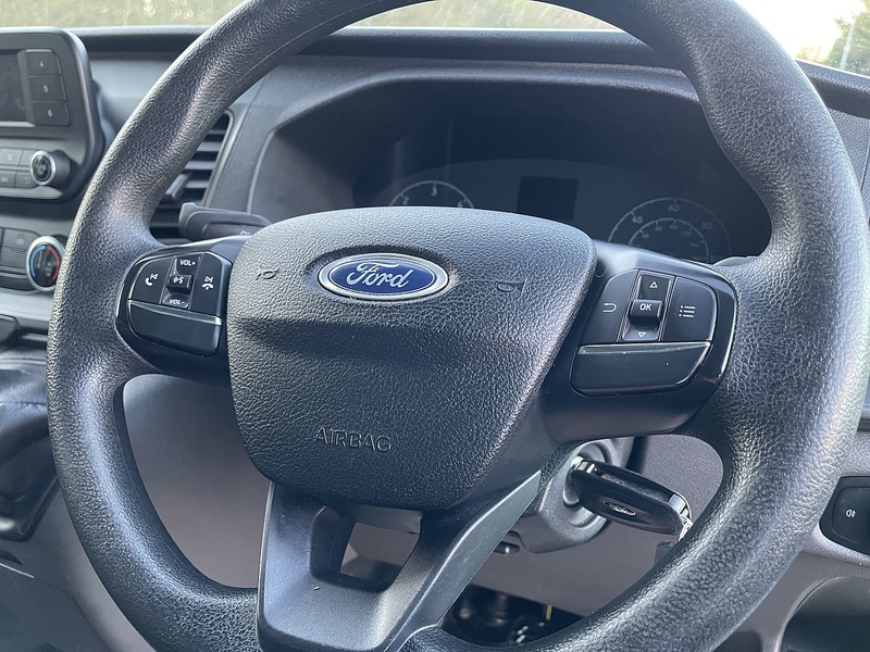 Ford Transit 350 LUTON L4 H1 FWD 130PS Leader - U464