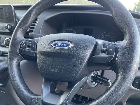 Ford Transit 350 LUTON L4 H1 FWD 130PS Leader - U464