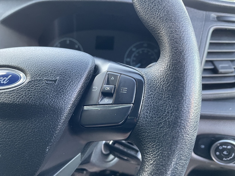 Ford Transit 350 LUTON L4 H1 FWD 130PS Leader - U464